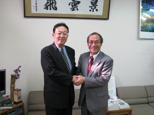 教育再生会議委員として奮闘する門川大作氏を激励（2007年11月２日）